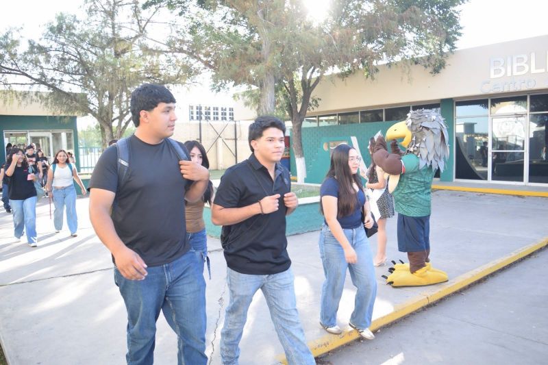 *MÁS DE 2000 ESTUDIANTES INICIAN UN NUEVO CICLO ESCOLAR EN EL ITESRC*