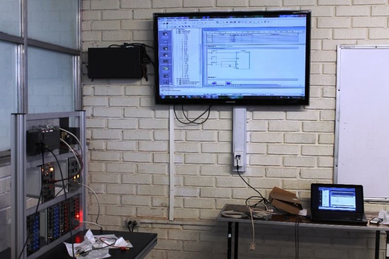 EQUIPAMIENTO DE LABORATORIOS PARA LAS ÁREAS DE INGENIERÍA ELECTROMECÁNICA Y MECATRÓNICA EN EL TEC.