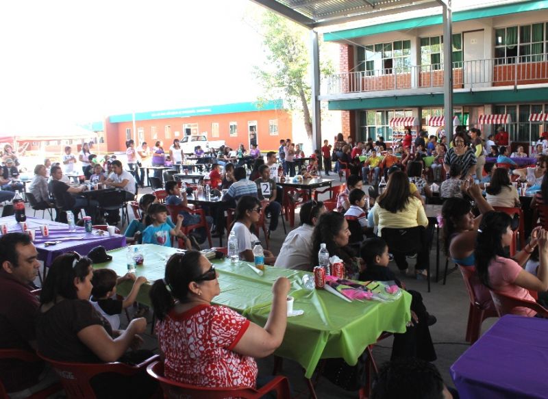 Festejo del día de la familia en el TEC